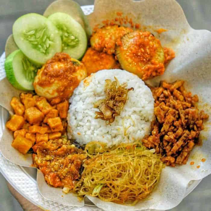 Nasi Uduk Jakarta Pusat: Kuliner Legendaris nan Gurih - Vivatama